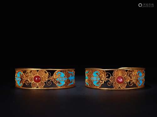 Pair Of Gilding Bangles Embeded Gems