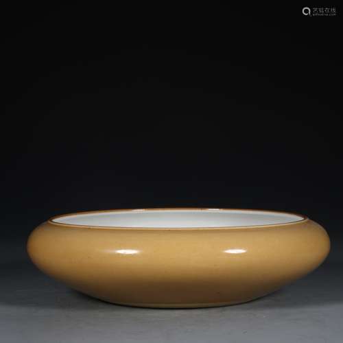 A Chinese Porcelain Yellow Glazed Brush Washer