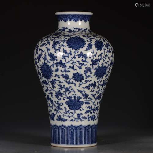 A Chinese Porcelain Blue&White Floral Vase