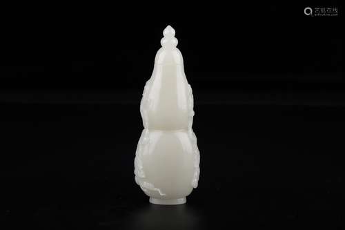 A Chinese Hetian Jade Gourd Vase