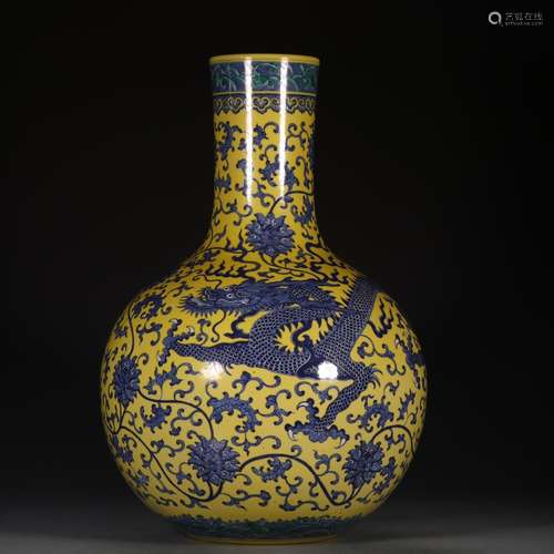 A Chinese Porcelain Yellow Glazed Blue&White Dragon Bottle Vase