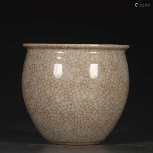 A Chinese Porcelain Ge Kiln Small Jar