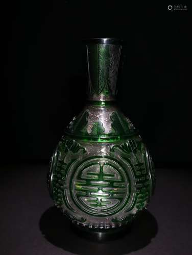 A Chinese Glass Ware Bat Pattern Vase