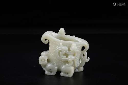 A Chinese Hetian Jade Dragon Pattern Vessel