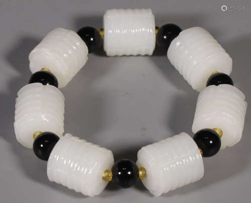 A HETIAN JADE CARVED CONG BRACELET