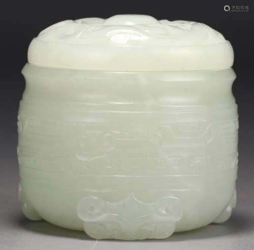 A HETIAN JADE CARVED RING BOX