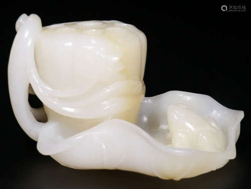 A HETIAN JADE CARVED LOTUS SHAPE BRUSH WASHER