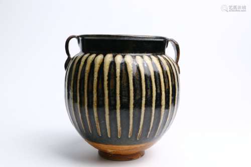 A Black Glaze Pot Decorated with Lines  in the eighth century