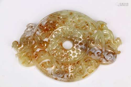 A  Hetian Jade Pendant with Dragon Design in wartime in the seventeenth century