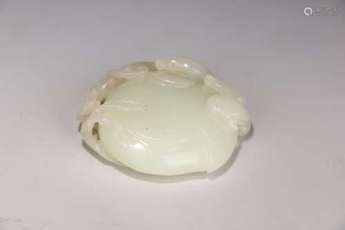 A Hetian Jade Carving with Peach Design   in the seventeenth century