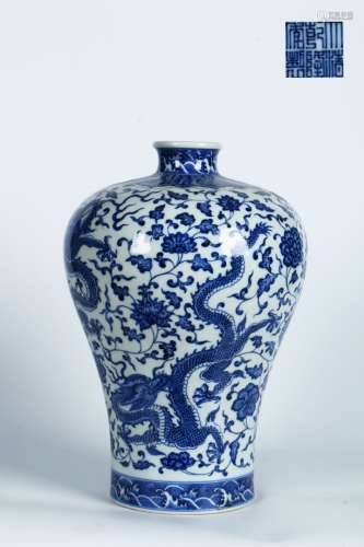 A Blue and White Vase with Dragon Design    in the seventeenth century