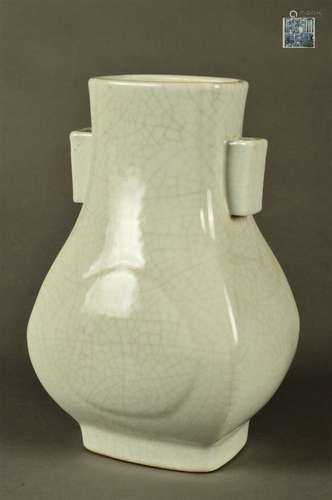 An Imitation Vase of Ge Kiln with Pierced Handles in the eighteenth century