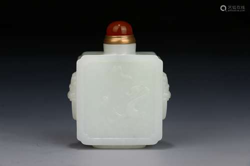 A Hetian Jade Snuff Bottle with Dagon Design  in the seventeenth century