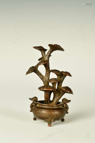 Old Collection A Bronze Tripod Furnace Ornament of Lucid Ganoderma Design