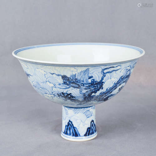 A Chinese Blue and White Floral Porcelain Standing Cup