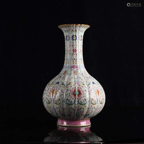 A Chinese Twining Lotus Pattern Porcelain Vase