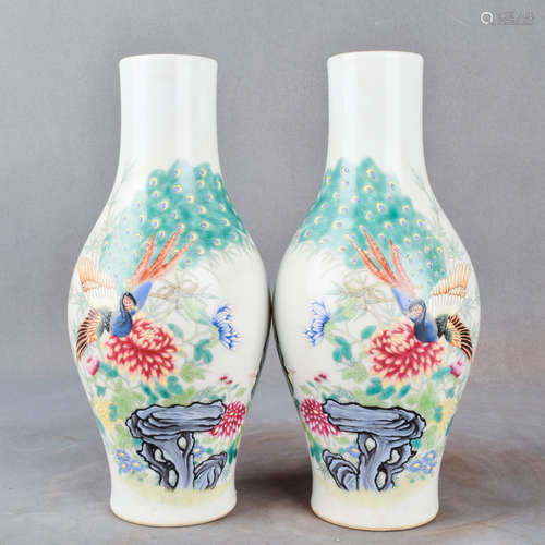 A Pair of Chinese Famille Rose Flower&Bird Pattern Porcelain Vase