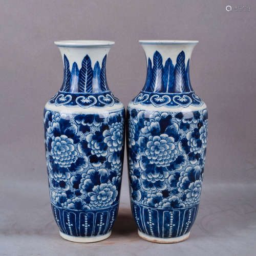 A Pair of Chinese Blue and White Floral Porcelain Vase