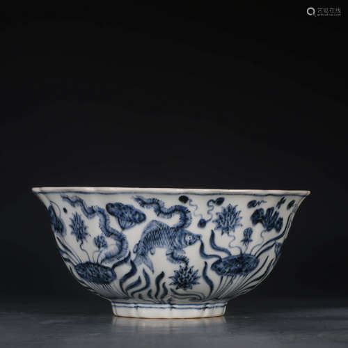 A Chinese Blue and White Floral Porcelain Bowl