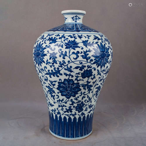 A Chinese Blue and White Twine Pattern Floral Porcelain Vase