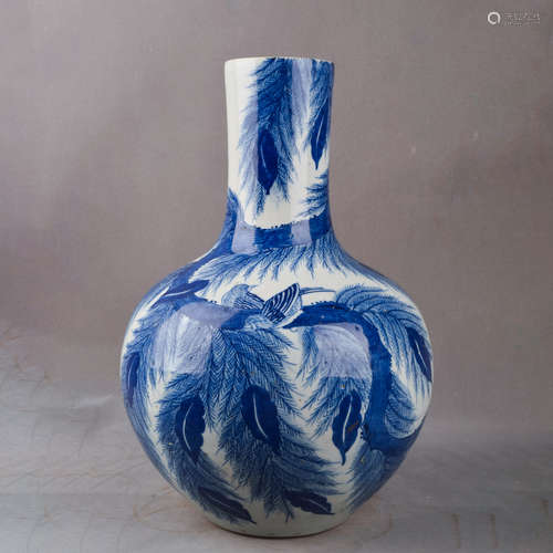 A Chinese Blue and White Flower&Bird Pattern  Porcelain Vase