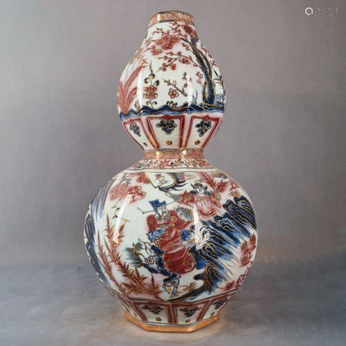 A Chinese Blue and White Floral Underglazed Red Gild Porcelain Gourd-shaped Vase