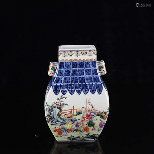 A Chinese Famille Rose Figures Painted Porcelain Vase