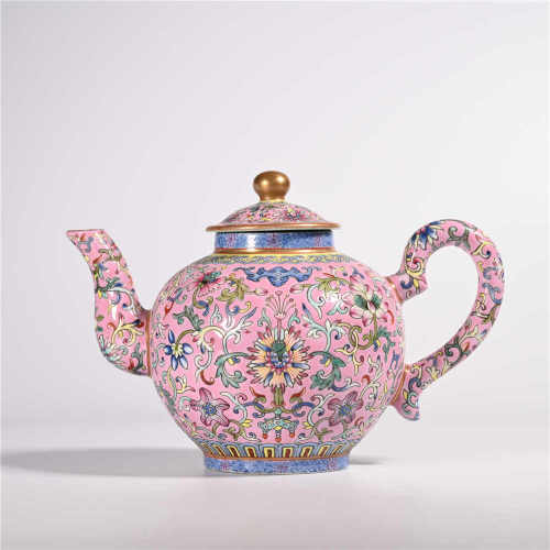 Jiaqing of Qing Dynasty            Famille rose teapot
