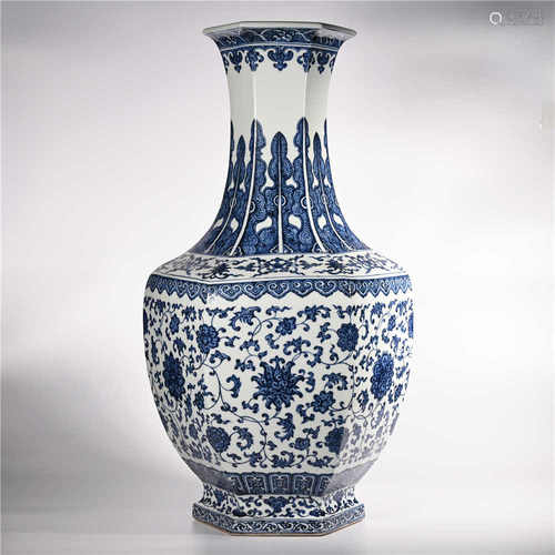 Yongzheng of Qing Dynasty            Blue and white vase