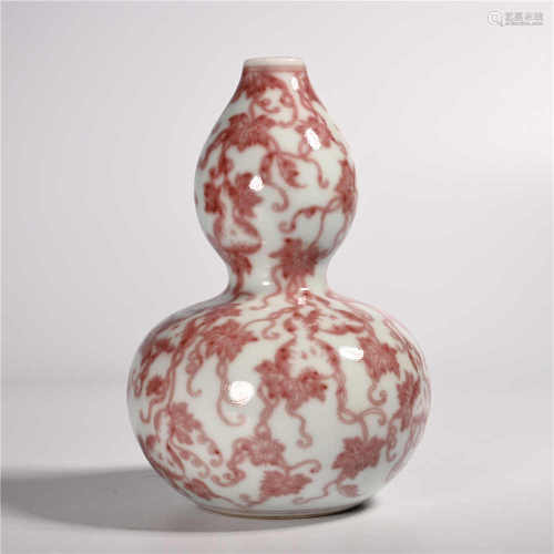 Qianlong of Qing Dynasty            Red gourd bottle in glaze