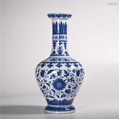 Yongzheng of Qing Dynasty            Blue and white lotus vase