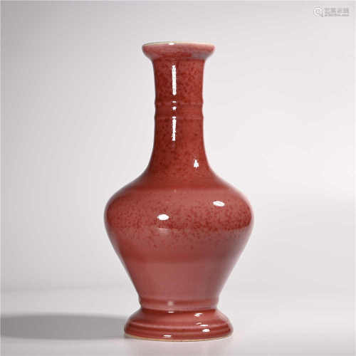 Yongzheng of Qing Dynasty            Red glaze bottle