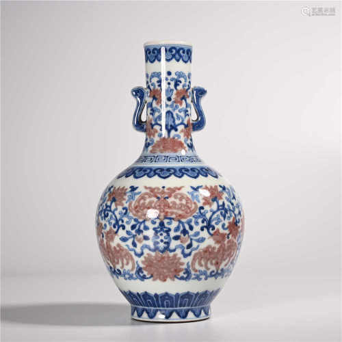 Jiaqing of Qing Dynasty            Blue and white underglaze red bottle