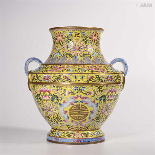 Qianlong of Qing Dynasty            Pastel bottle with two ears