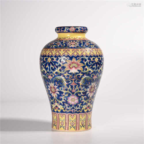 Yongzheng of Qing Dynasty            Pink plum vase