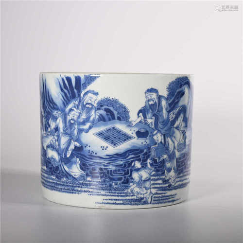 the Qing dynasty            Blue and white figure pen holder