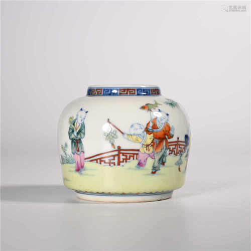 Qianlong of Qing Dynasty            Famille rose character jar