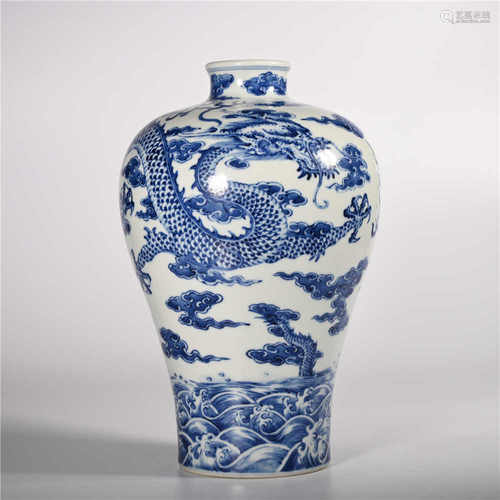 Qianlong of Qing Dynasty            Blue and white plum vase with dragon pattern