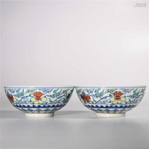 Yongzheng of Qing Dynasty            A pair of famille rose bowls