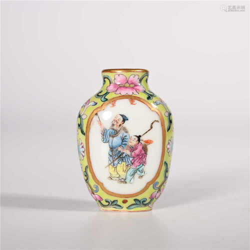 Qianlong of Qing Dynasty            Famille rose figure snuff bottle