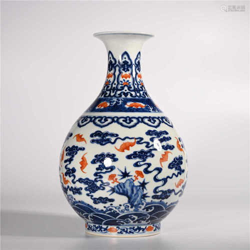 Qianlong of Qing Dynasty            Blue and white bat pattern jade pot spring bottle