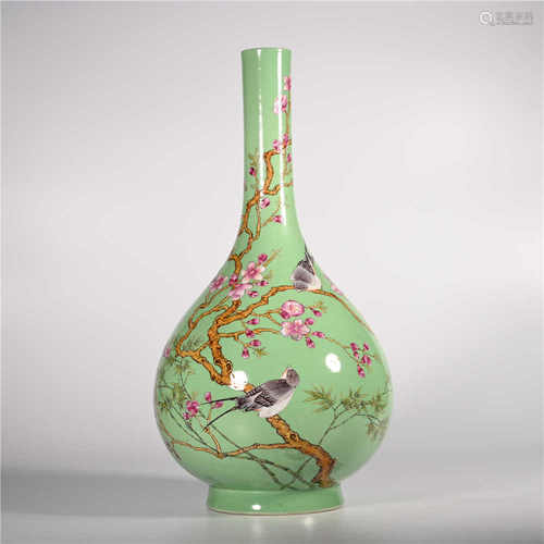 Yongzheng of Qing Dynasty            Pink flower and bird gall bottle