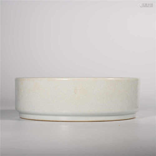 Qianlong of Qing Dynasty            White glazed Basin