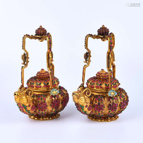 the Qing dynasty            A pair of bronze gilded gemstone pots