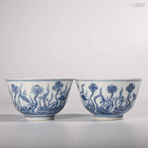 Mingchenghua            A pair of small cups with fish and algae pattern