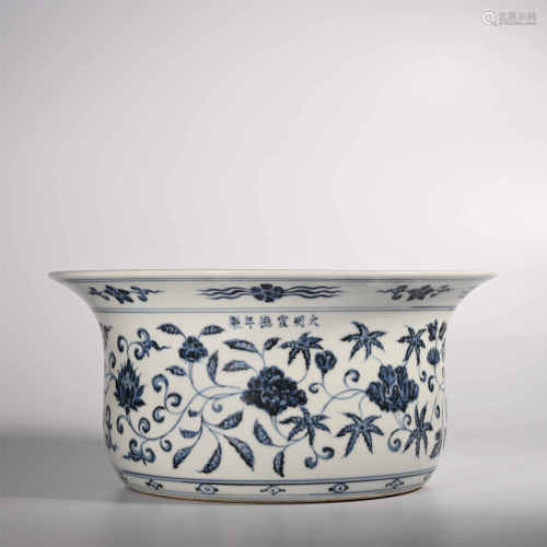 Ming Xuande            Blue and white dragon pattern waist Basin