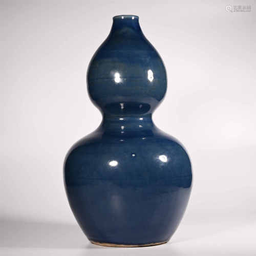 the Ming dynasty            Blue glaze gourd bottle