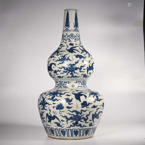 the Ming dynasty            Blue and white gourd bottle