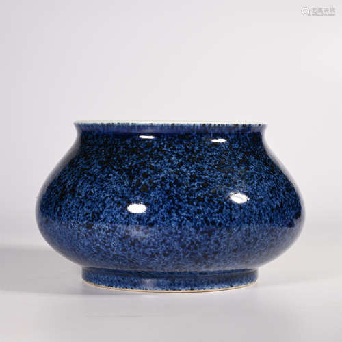 Ming Xuande            Small basin with blue glaze