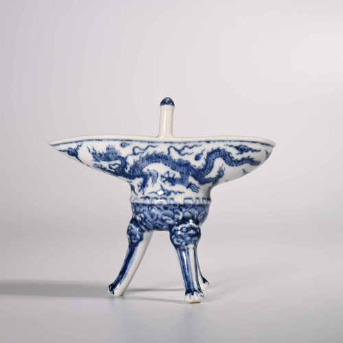 Ming Yongle            Blue and white dragon design cup